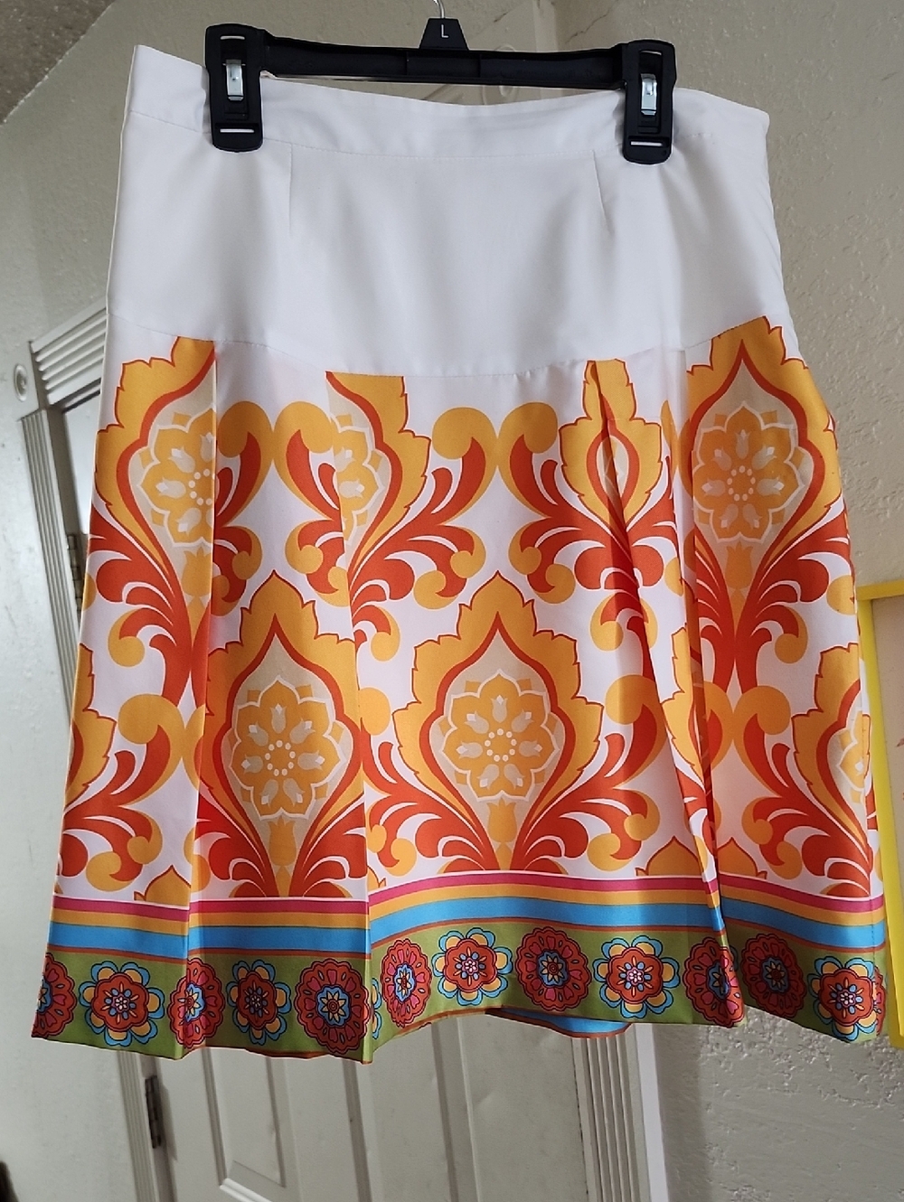 Jade Melody Tam White & Orange Floral Damask Pleated A-Line Skirt  Sz 6 MOD Boho